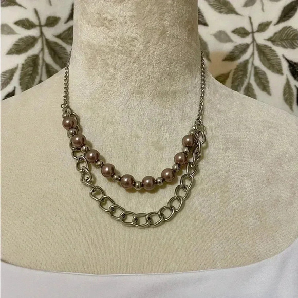 Paparazzi Women’s Necklace and Earrings Mauve and Silver Color‎ - Picture 1 of 4